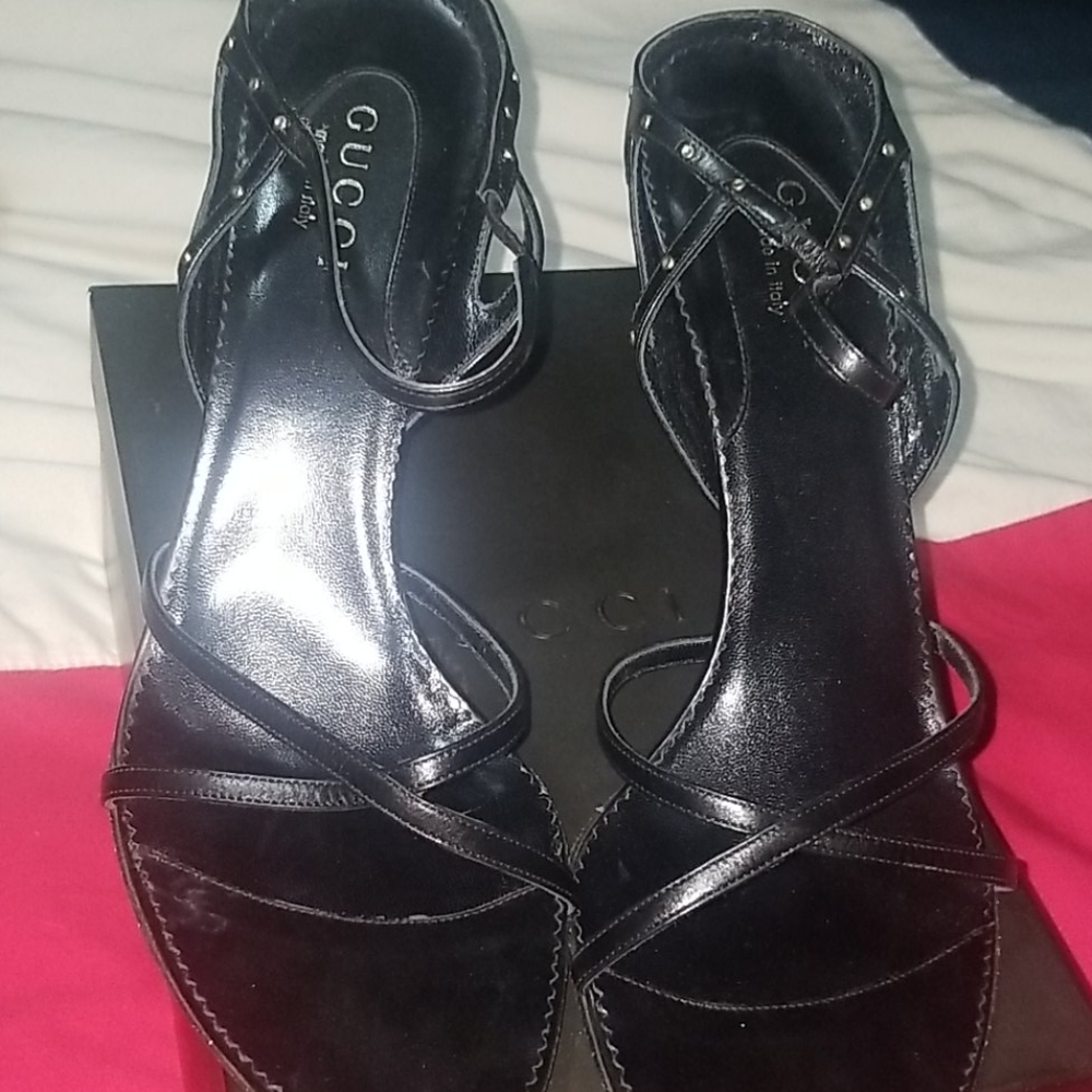 BN GUCCI GOLD STUDDED HEELS